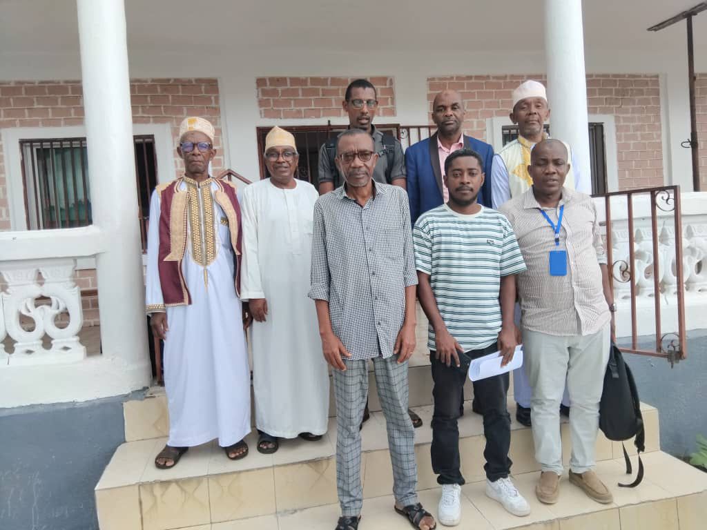 Sortie de la réunion officiel a à la mairie pour la reprise des travaux d'adduction d'eau à Midjendjeni